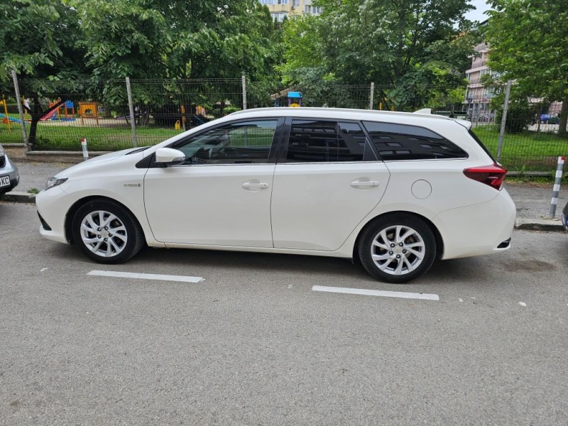 Toyota Auris 1.8 Hybrid, снимка 6 - Автомобили и джипове - 45904363