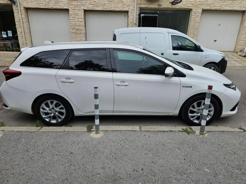 Toyota Auris 1.8 Hybrid, снимка 3 - Автомобили и джипове - 45904363