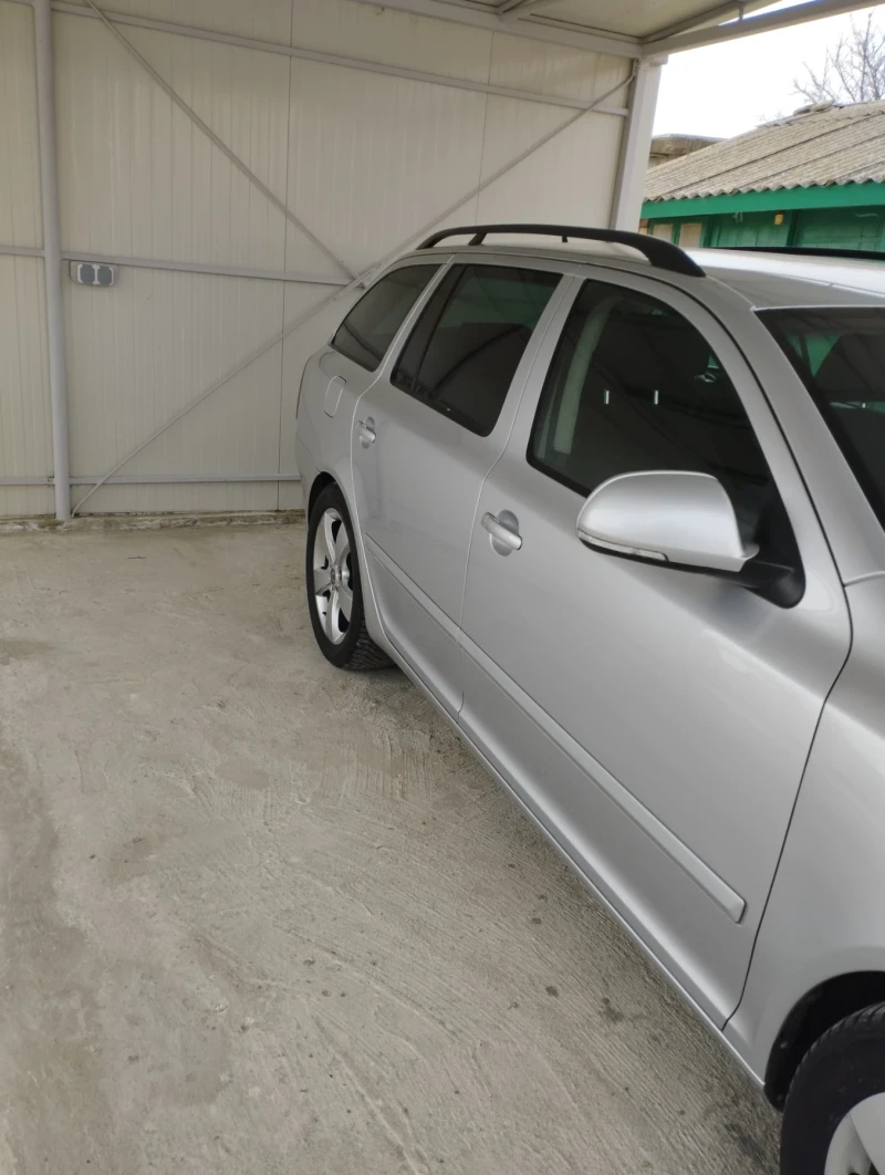 Skoda Octavia Комби, снимка 2 - Автомобили и джипове - 47327756