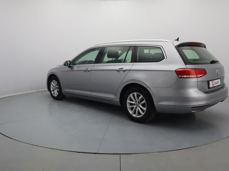 VW Passat, снимка 8 - Автомобили и джипове - 48413950