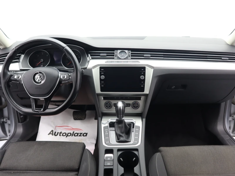 VW Passat, снимка 10 - Автомобили и джипове - 48413950