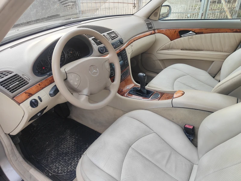 Mercedes-Benz E 220 Еlegance, снимка 13 - Автомобили и джипове - 48953563