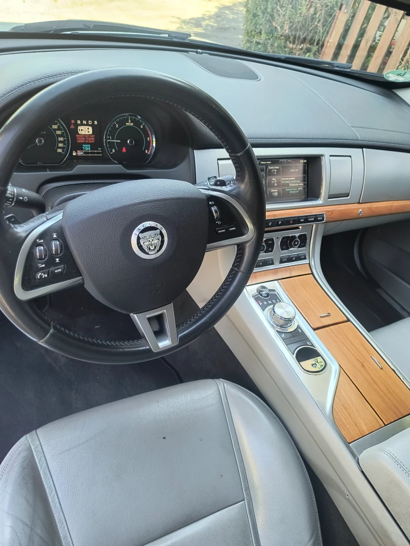 Jaguar Xf 2.2D, снимка 10 - Автомобили и джипове - 52586031