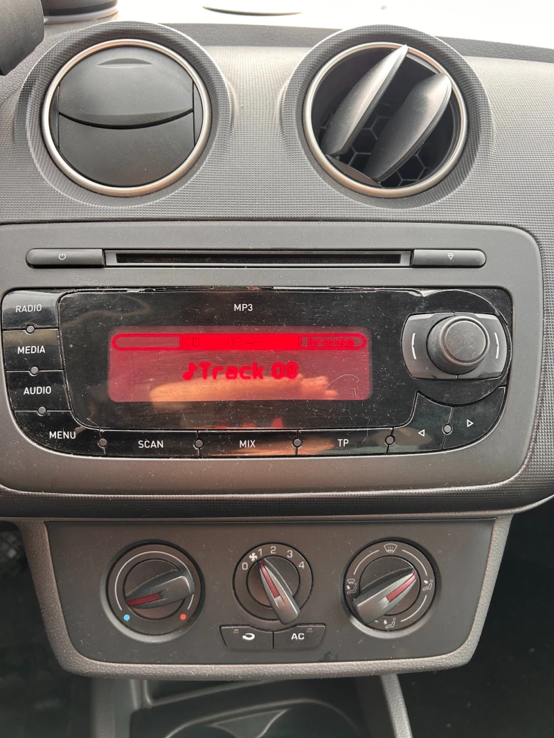 Seat Ibiza 1.4i EURO 5, снимка 12 - Автомобили и джипове - 52876674