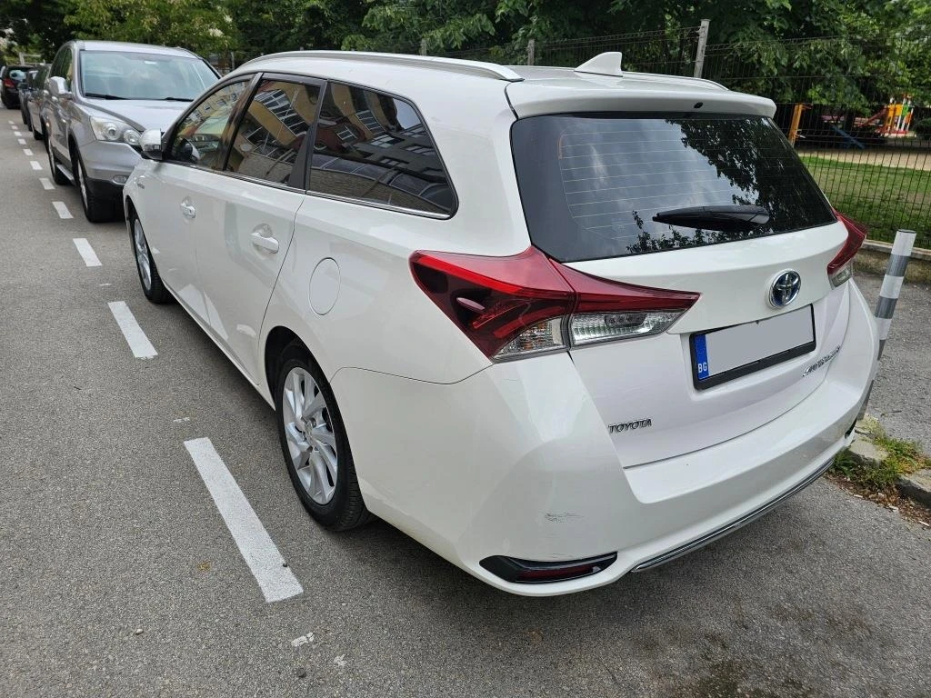 Toyota Auris 1.8 Hybrid - изображение 5