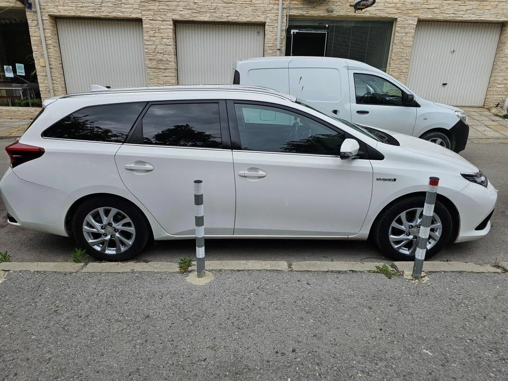 Toyota Auris 1.8 Hybrid - изображение 3