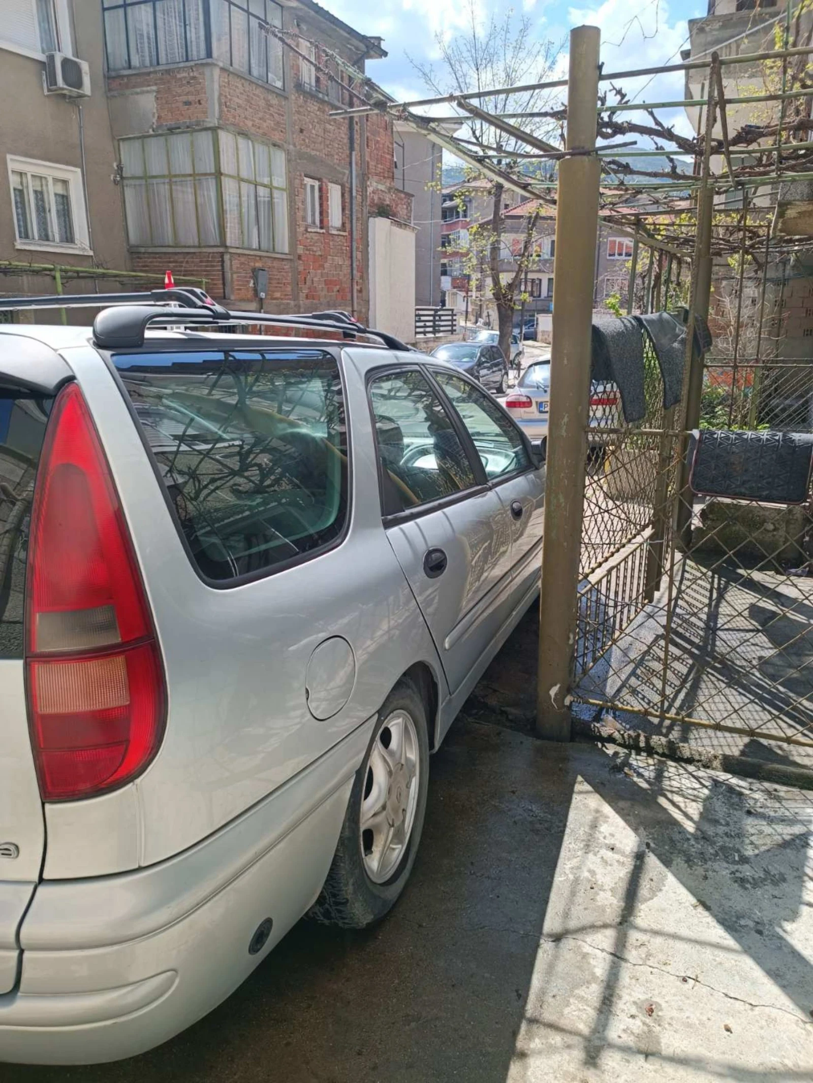 Renault Laguna 1.6 Бензин/Газ - изображение 4