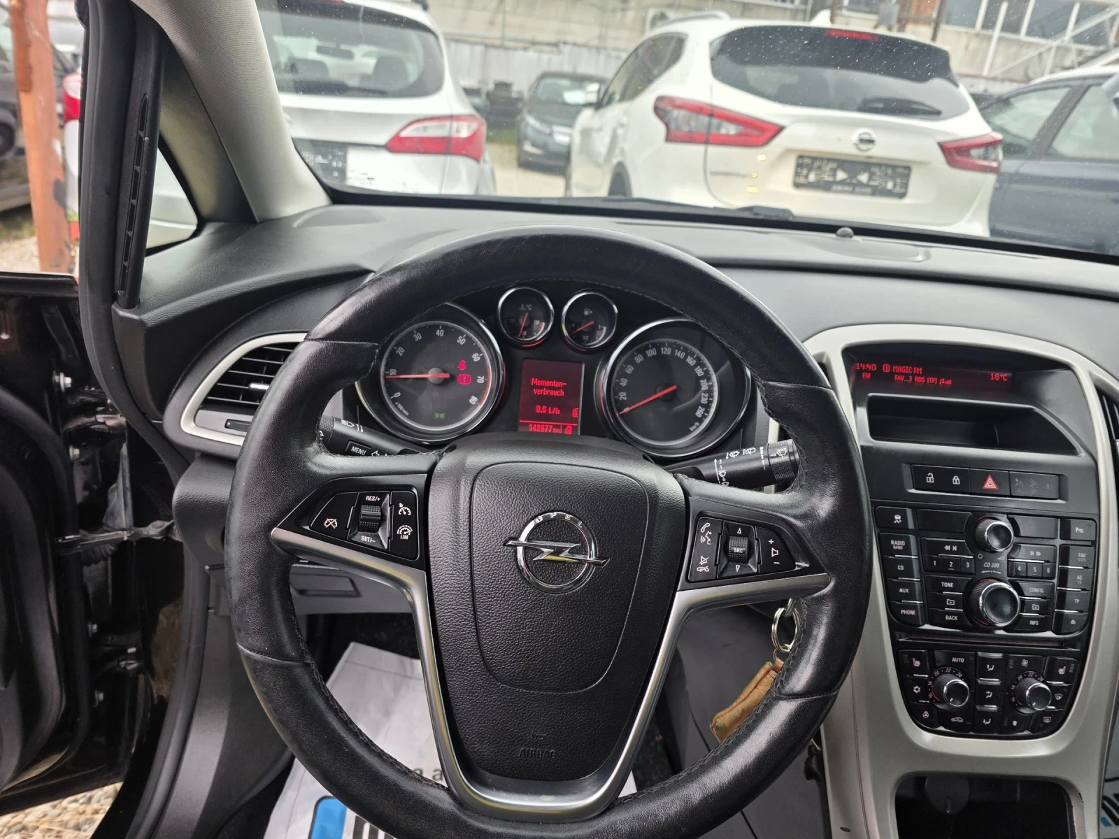 Opel Astra 1.4 I FACELIFT , COSMO, снимка 10 - Автомобили и джипове - 53513857