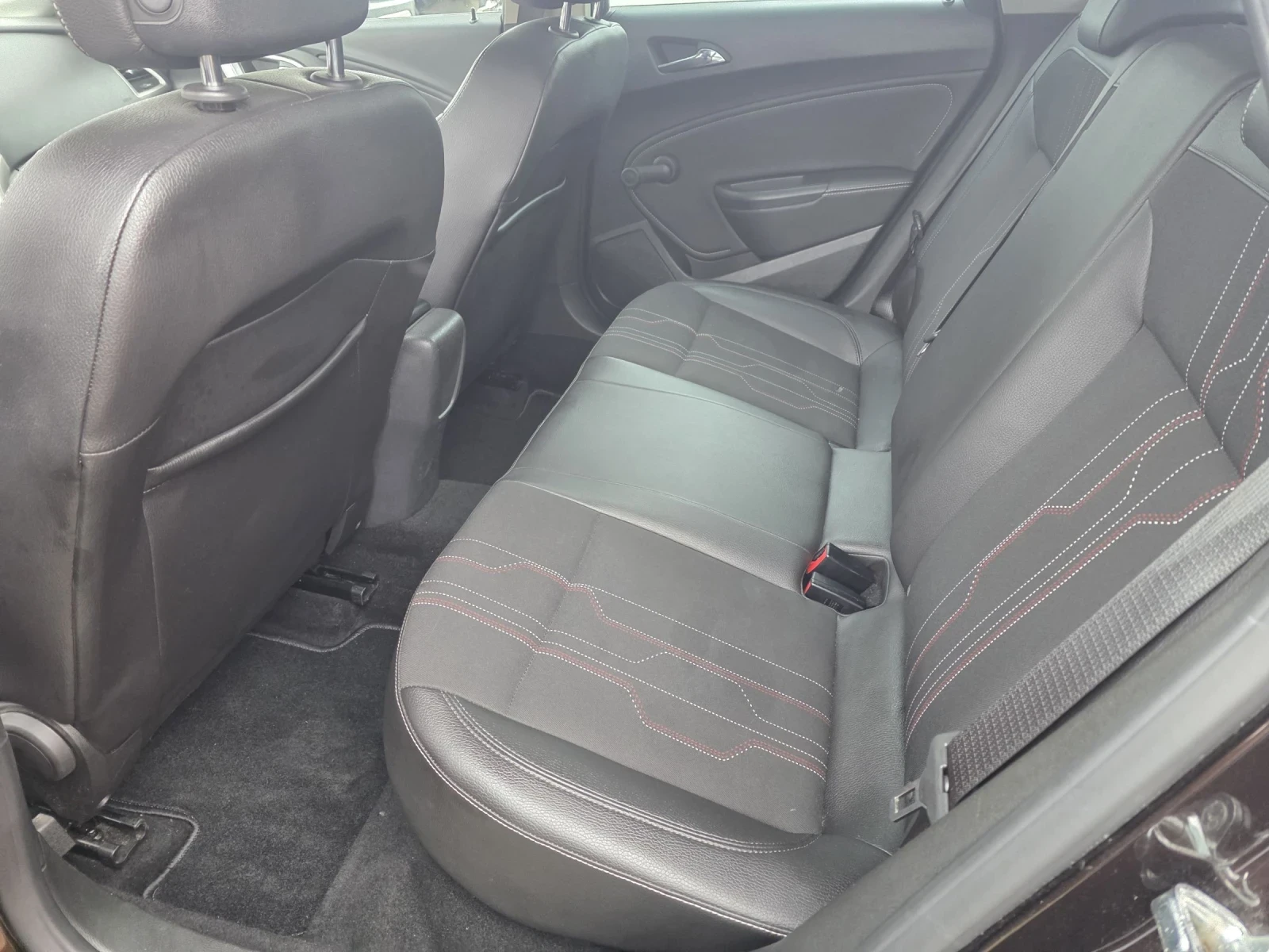 Opel Astra 1.4 I FACELIFT , COSMO, снимка 13 - Автомобили и джипове - 53513857