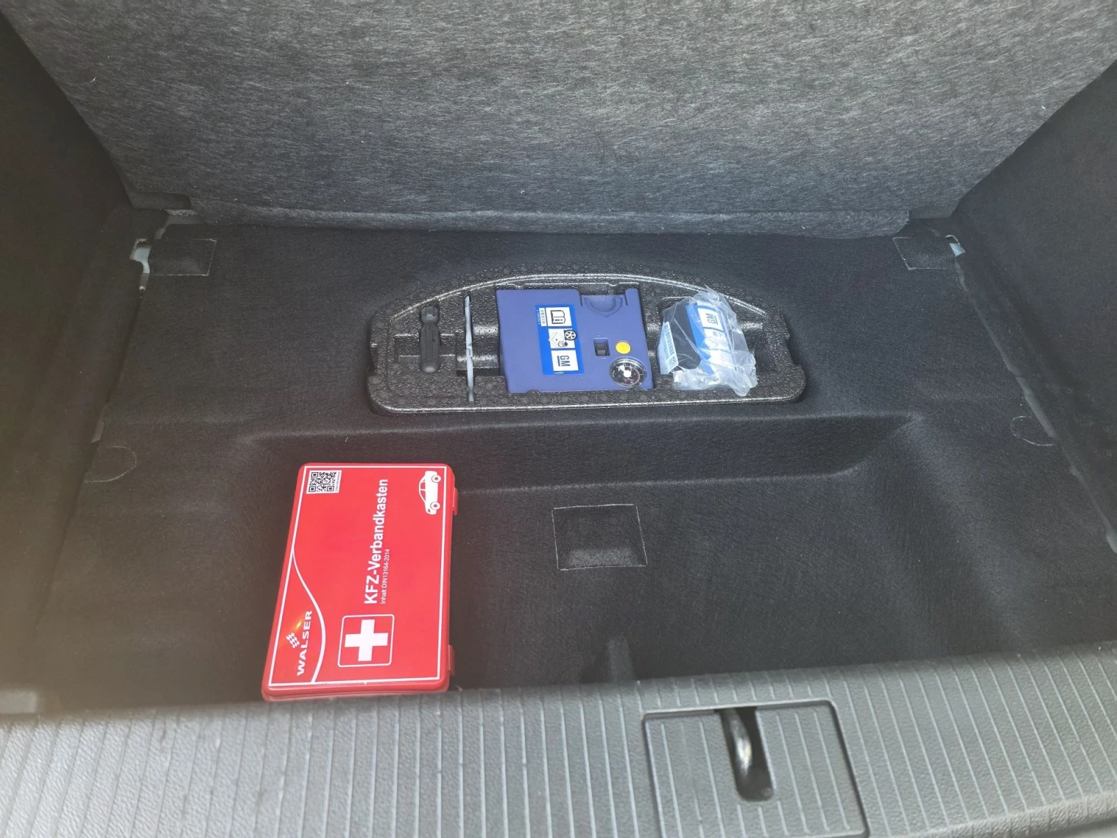 Opel Astra 1.4 I FACELIFT , COSMO, снимка 17 - Автомобили и джипове - 53513857
