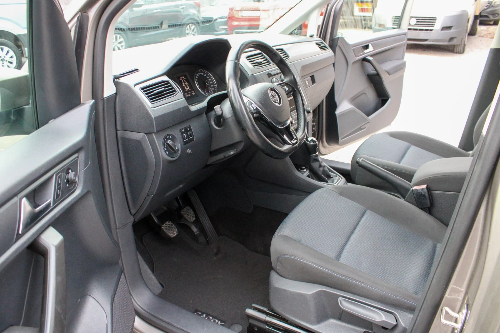 VW Caddy 1.4TGI MAXI BlueMotion 7 места, снимка 9 - Автомобили и джипове - 53941112