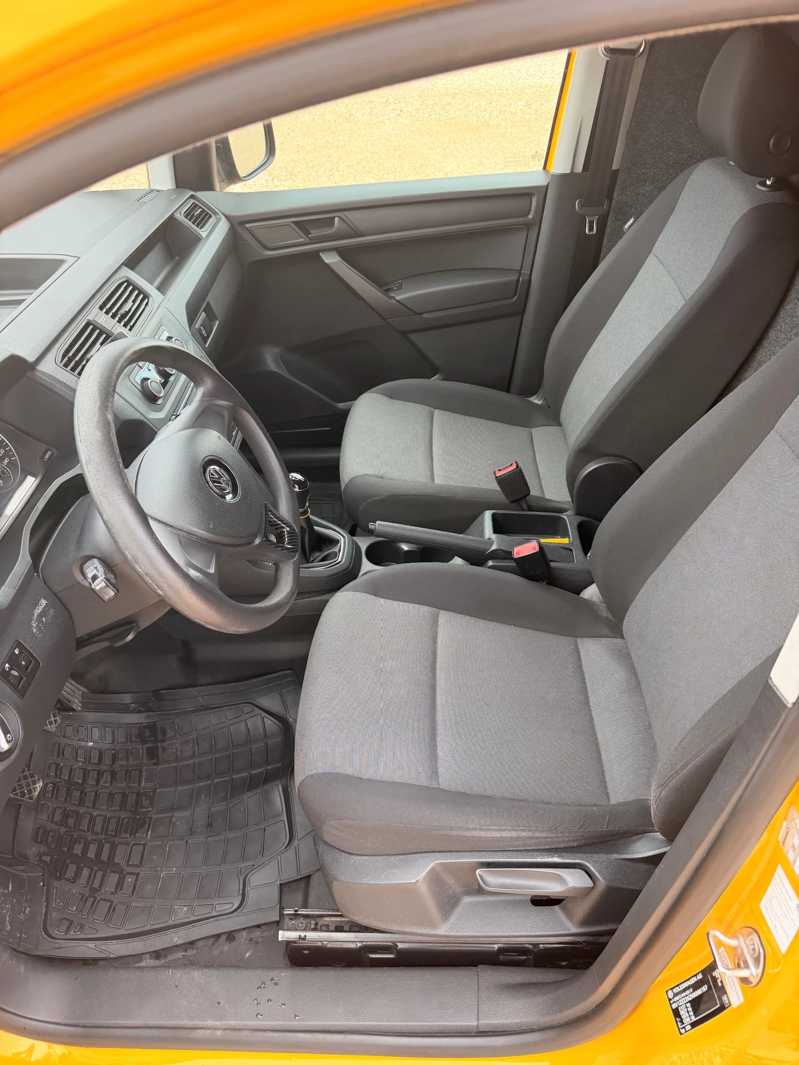 VW Caddy, снимка 10 - Автомобили и джипове - 54654661