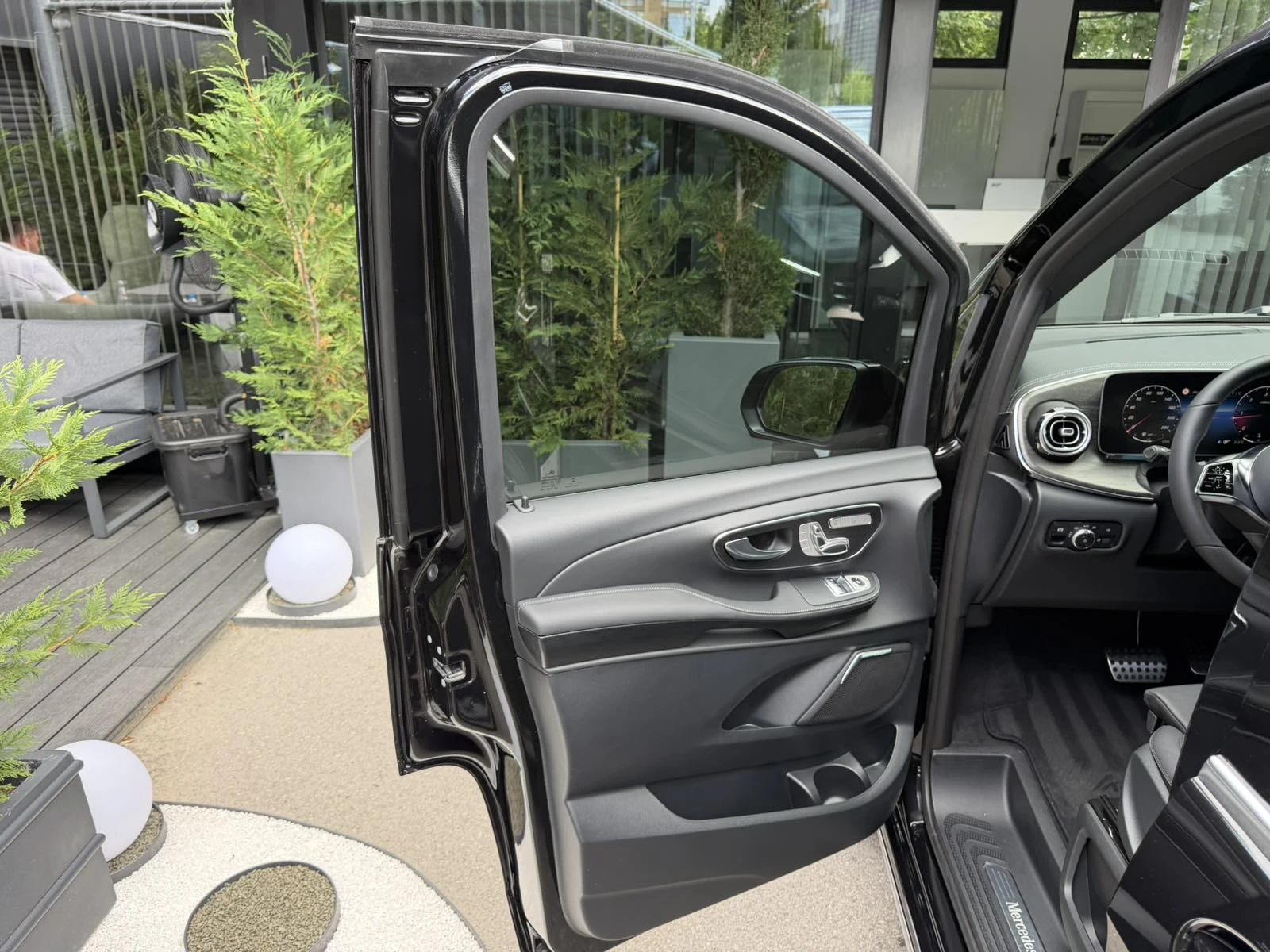 Mercedes-Benz V 300 EXCLUSIVE/EXTRA LONG/4MATIC/BURMESTER, снимка 12 - Автомобили и джипове - 54893136
