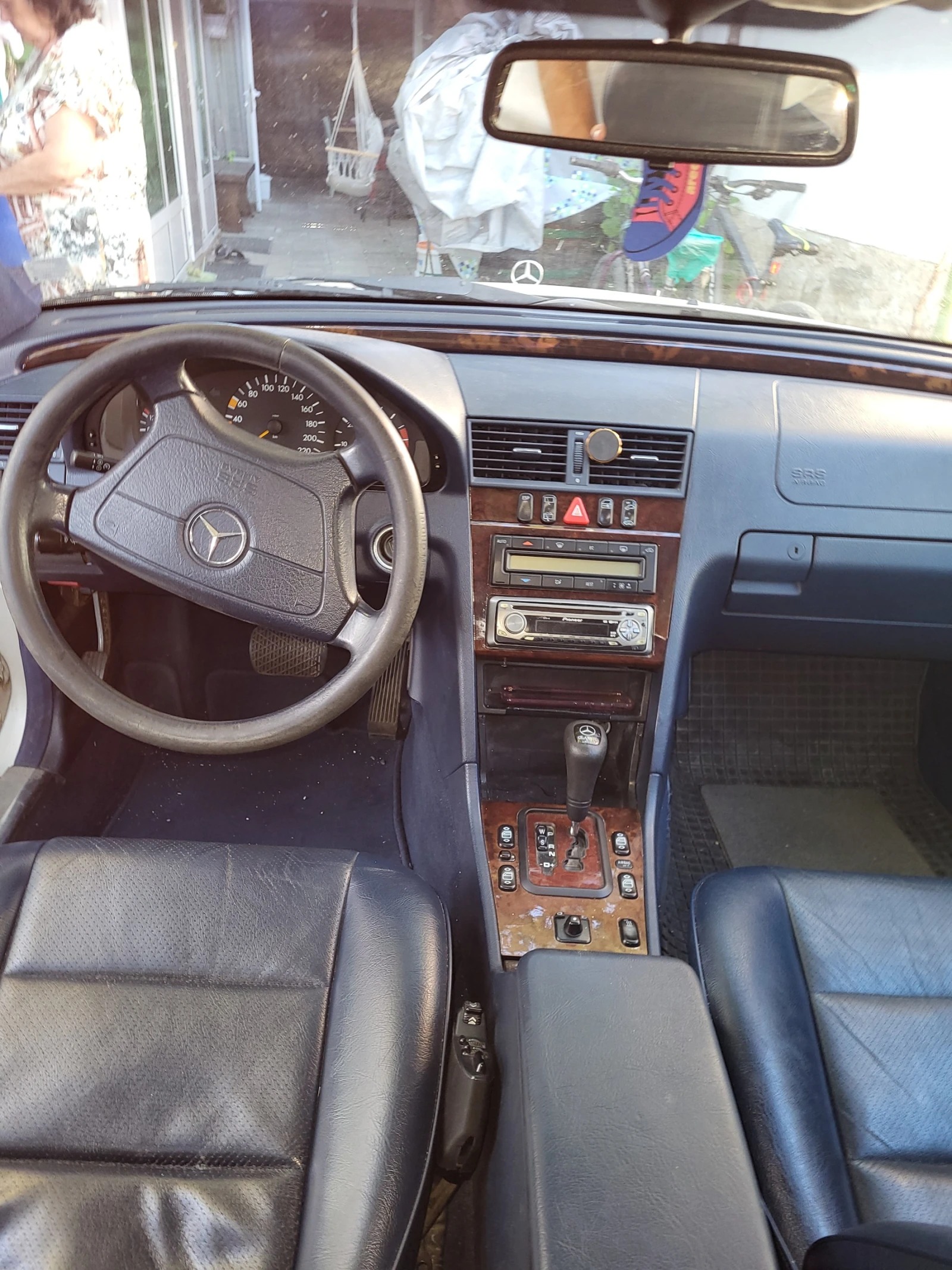 Mercedes-Benz C 220, снимка 4 - Автомобили и джипове - 56011885