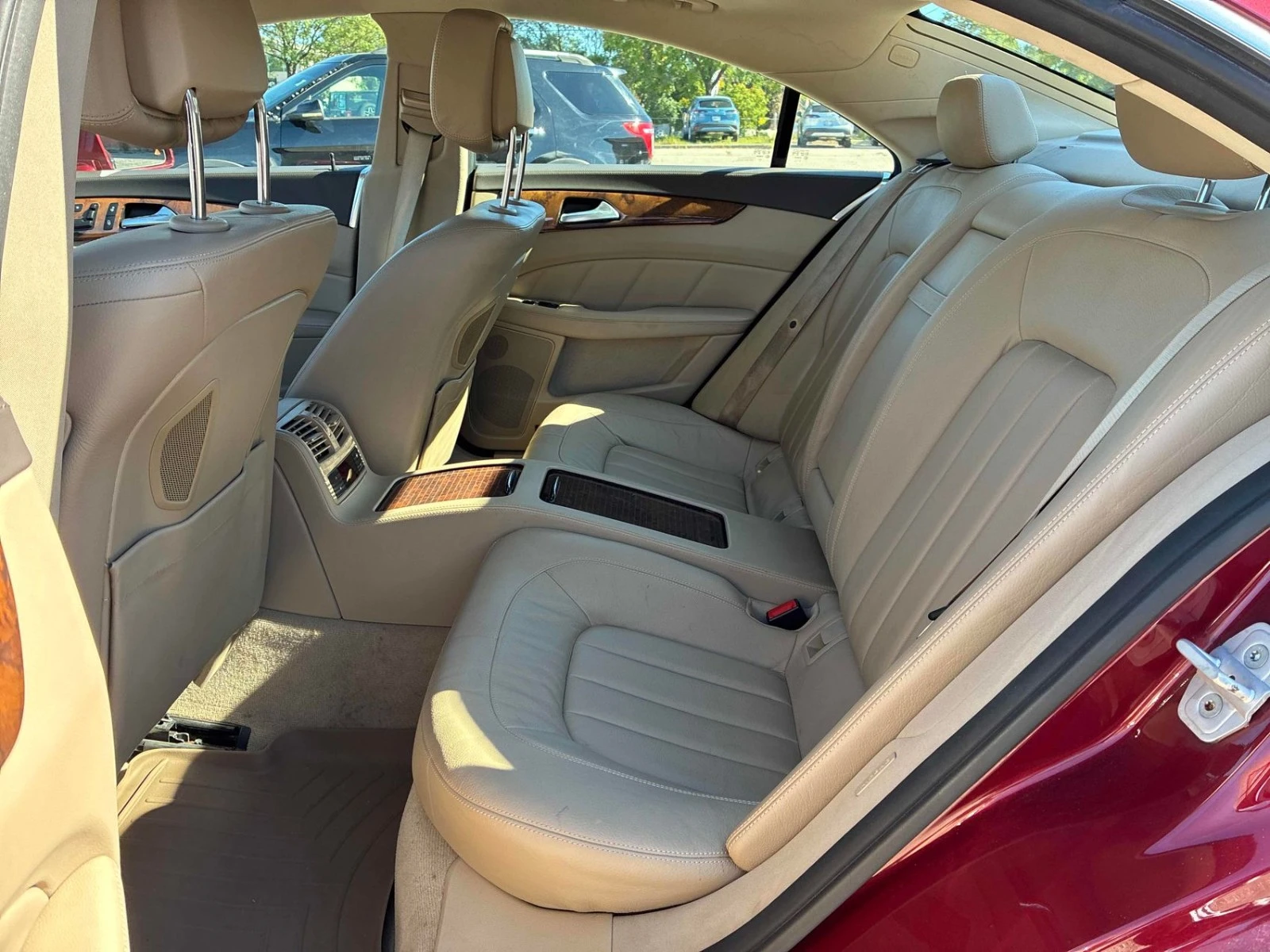 Mercedes-Benz CLS 550 Limited Color * АвтоКредит * (ЦЕНА ДО БГ), снимка 12 - Автомобили и джипове - 56228643