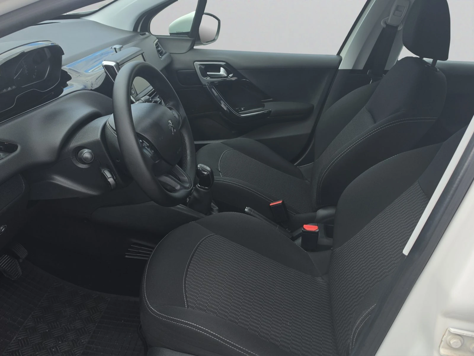 Peugeot 208 5P ACTIVE 1.2 VTi 68 BVM5 EURO 6.2//1906252 | Mobile.bg � ����������� 11