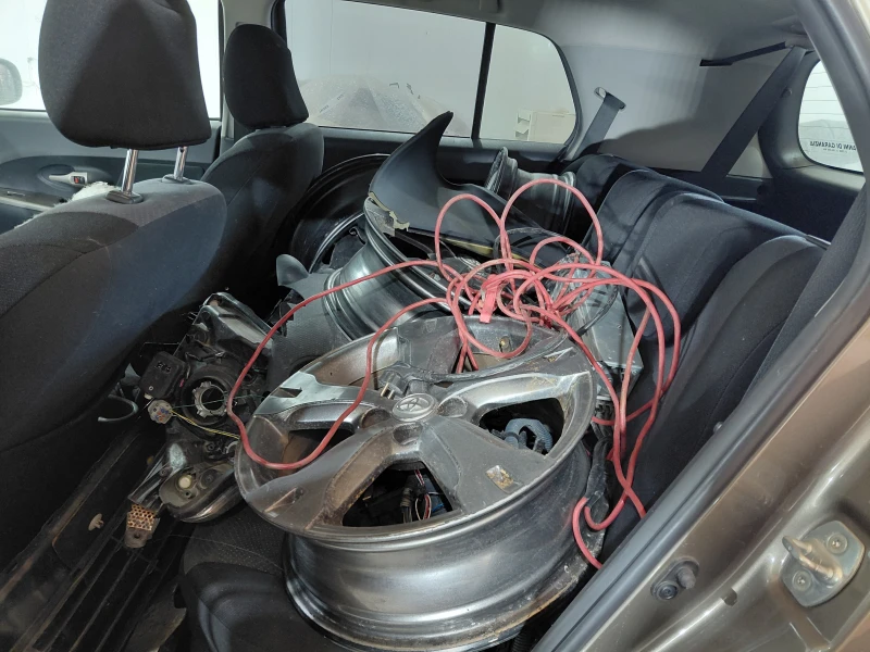 Toyota Urban Cruiser D4D с документи, снимка 7 - Автомобили и джипове - 51341818