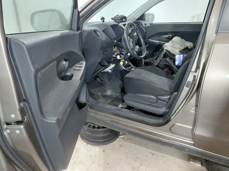 Toyota Urban Cruiser D4D с документи, снимка 11 - Автомобили и джипове - 51341818