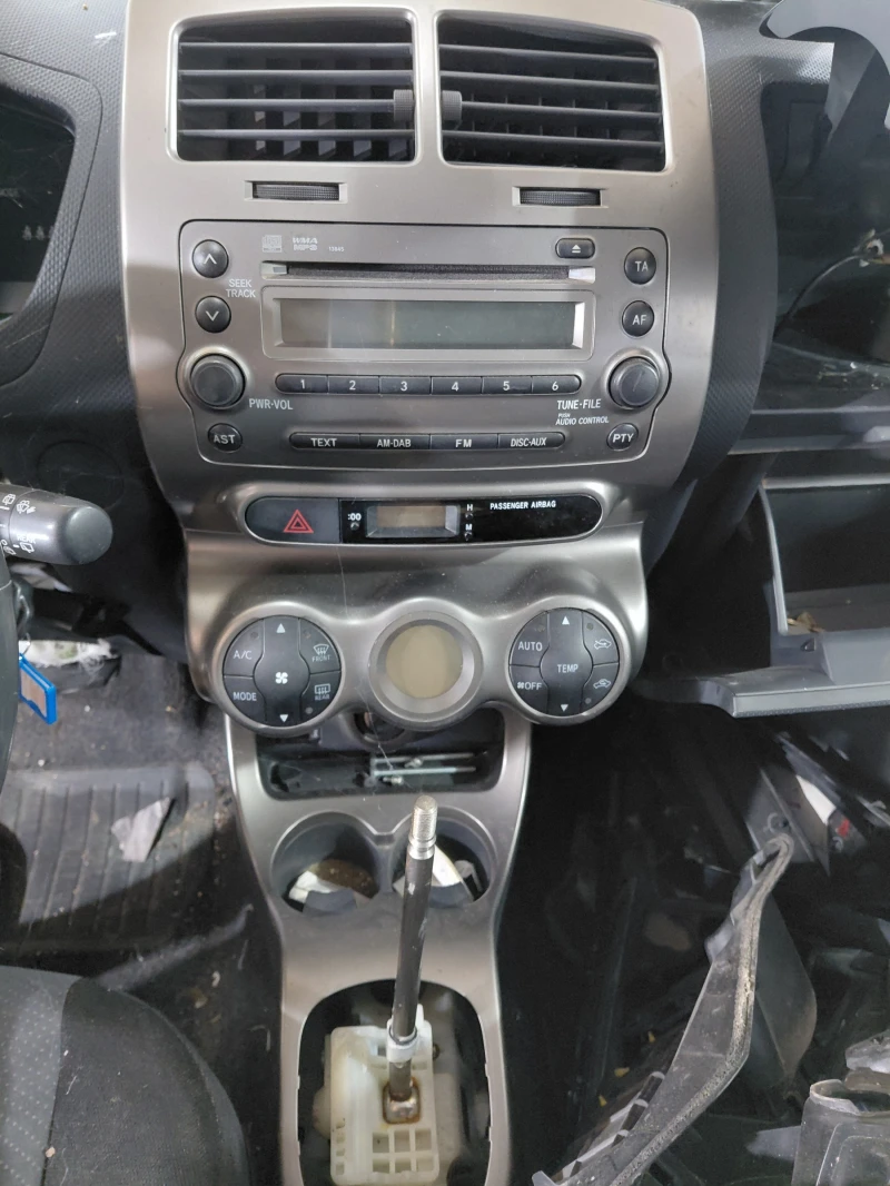 Toyota Urban Cruiser D4D с документи, снимка 9 - Автомобили и джипове - 51341818