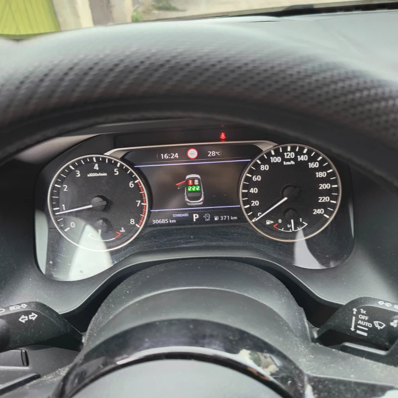 Nissan Qashqai, снимка 9 - Автомобили и джипове - 52871556