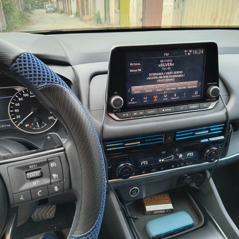 Nissan Qashqai, снимка 10 - Автомобили и джипове - 52871556