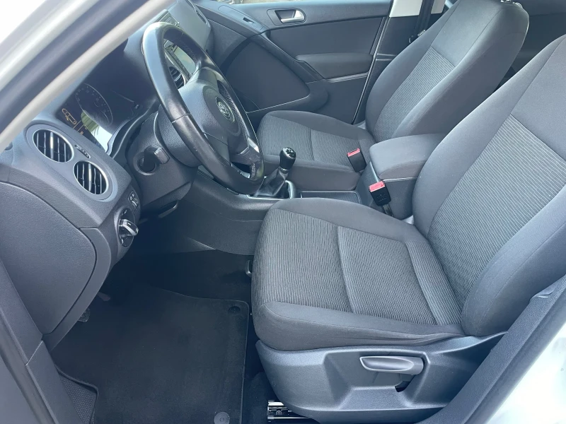 VW Tiguan 1.4i 100000km, снимка 11 - Автомобили и джипове - 52133793