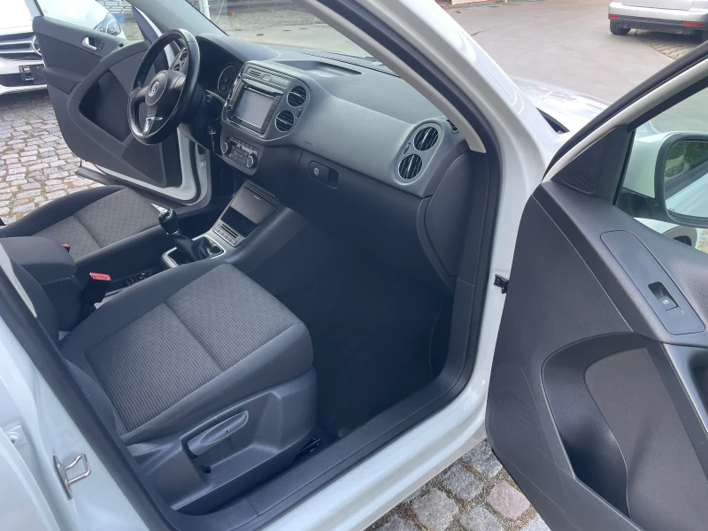 VW Tiguan 1.4i 100000km, снимка 13 - Автомобили и джипове - 52133793