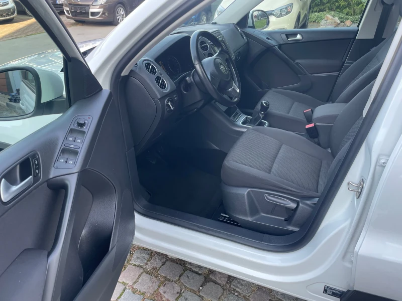 VW Tiguan 1.4i 100000km, снимка 10 - Автомобили и джипове - 52133793