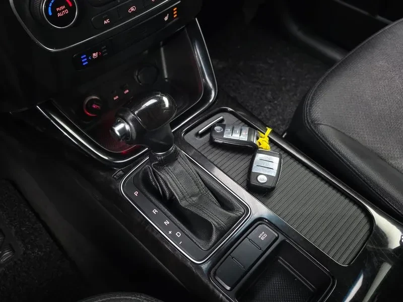 Kia Sorento 2.0 2WD, снимка 9 - Автомобили и джипове - 54264097