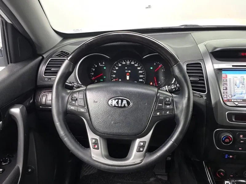 Kia Sorento 2.0 2WD, снимка 14 - Автомобили и джипове - 54264097