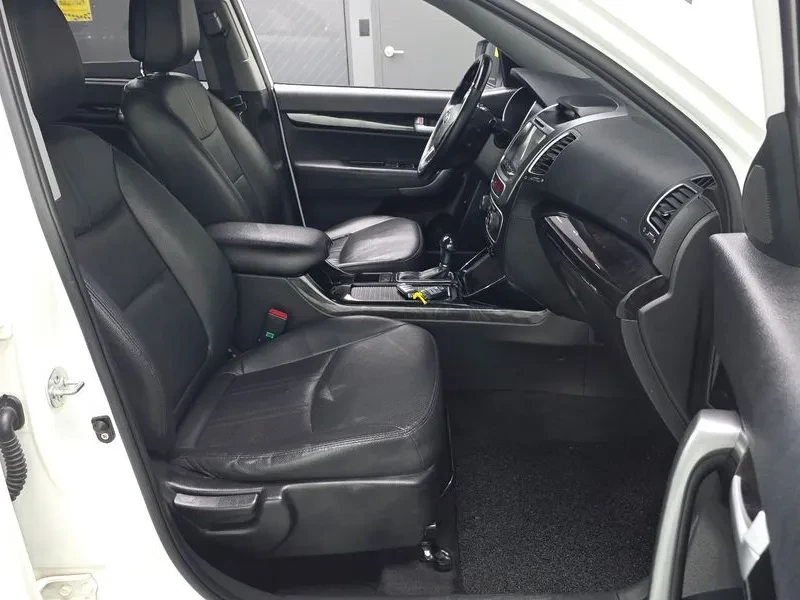 Kia Sorento 2.0 2WD, снимка 12 - Автомобили и джипове - 54264097