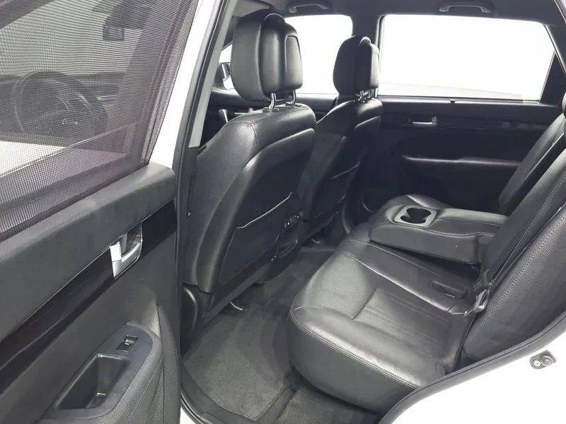 Kia Sorento 2.0 2WD, снимка 11 - Автомобили и джипове - 54264097