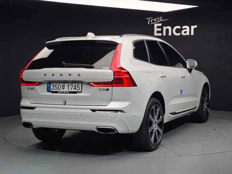 Volvo XC60 D5 Inscription, снимка 4 - Автомобили и джипове - 56225161