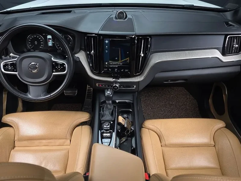 Volvo XC60 D5 Inscription, снимка 13 - Автомобили и джипове - 56225161