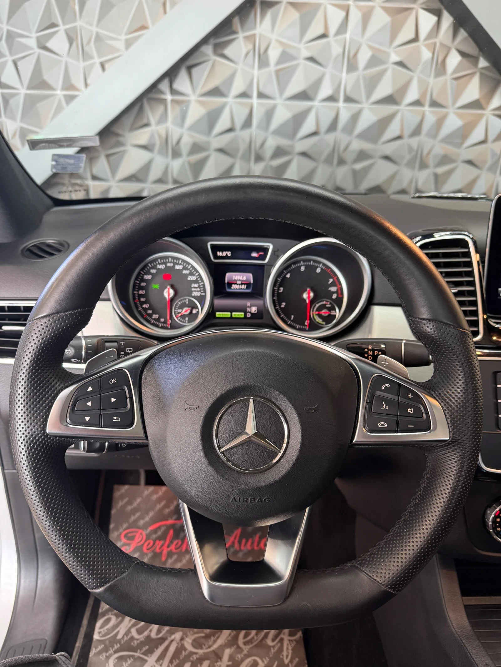Mercedes-Benz GLE 500 E PLUG-IN HYBRID * AMG FULL Екстри * Панорама * H/ - изображение 10