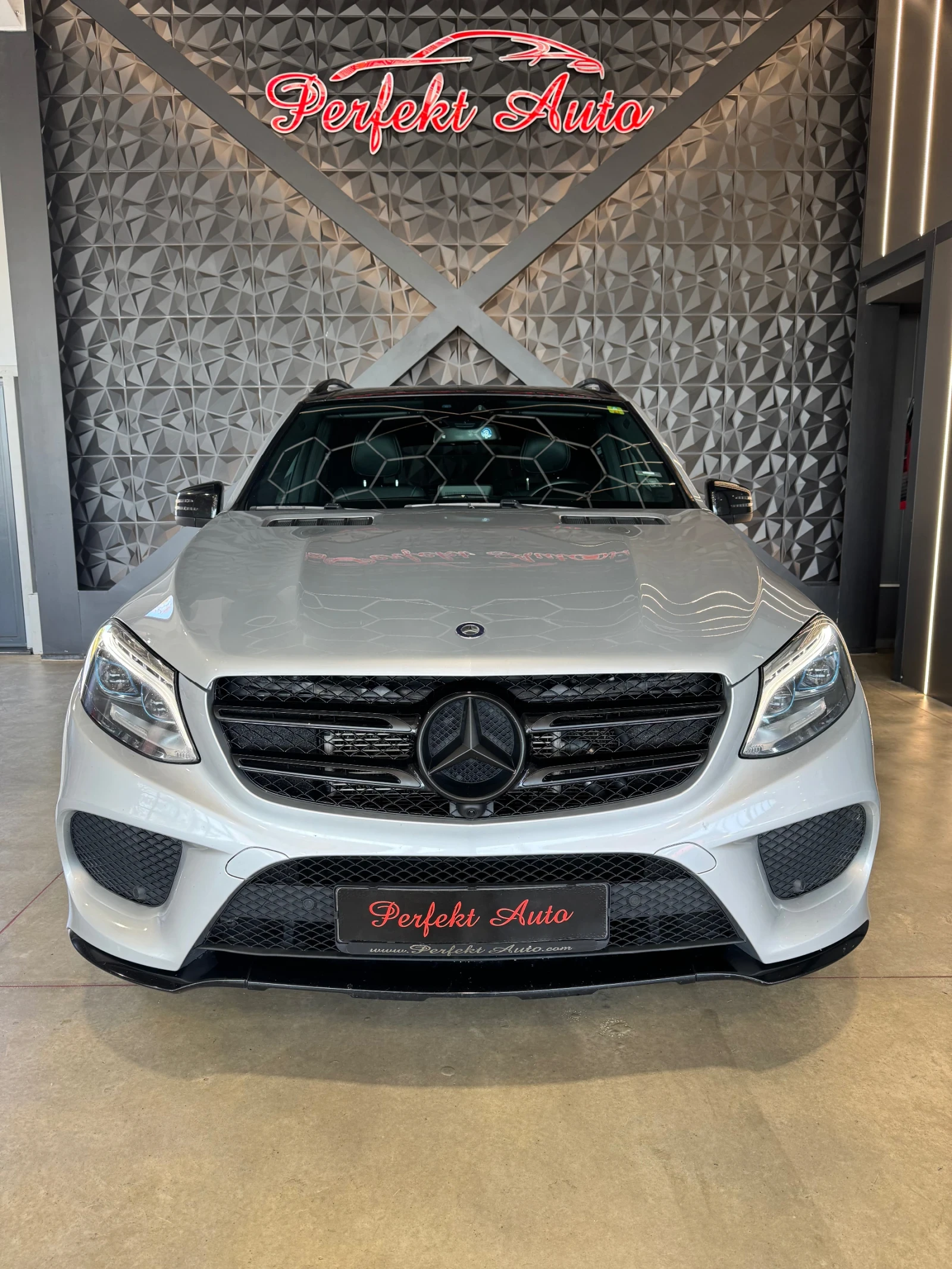Mercedes-Benz GLE 500 E PLUG-IN HYBRID * AMG FULL Екстри * Панорама * H/ - изображение 2