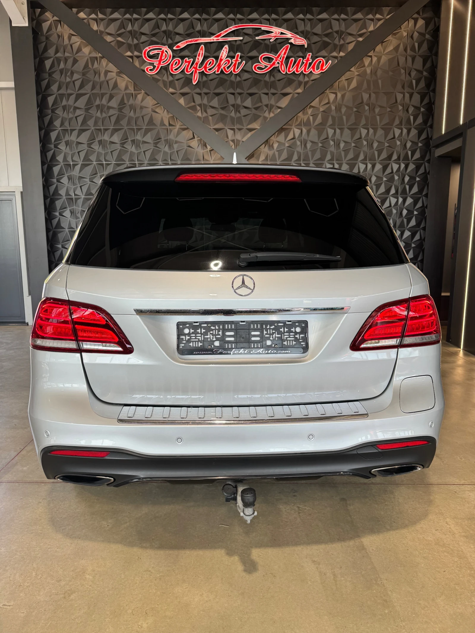 Mercedes-Benz GLE 500 E PLUG-IN HYBRID * AMG FULL Екстри * Панорама * H/ - изображение 4