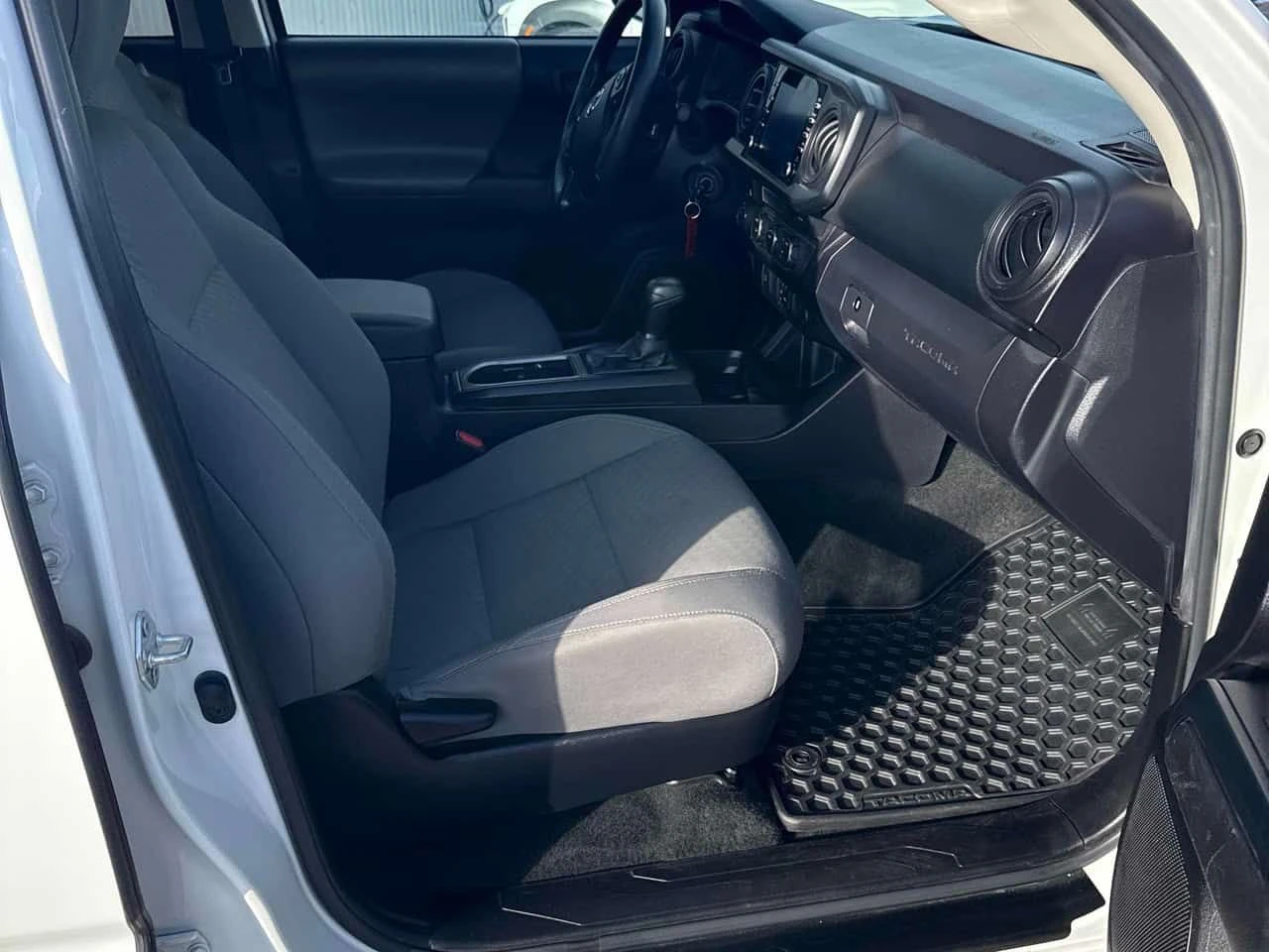 Toyota Tacoma * 4x4 Double Cab * V6 * ПОДГРЕВ * NAVI, снимка 10 - Автомобили и джипове - 54441993