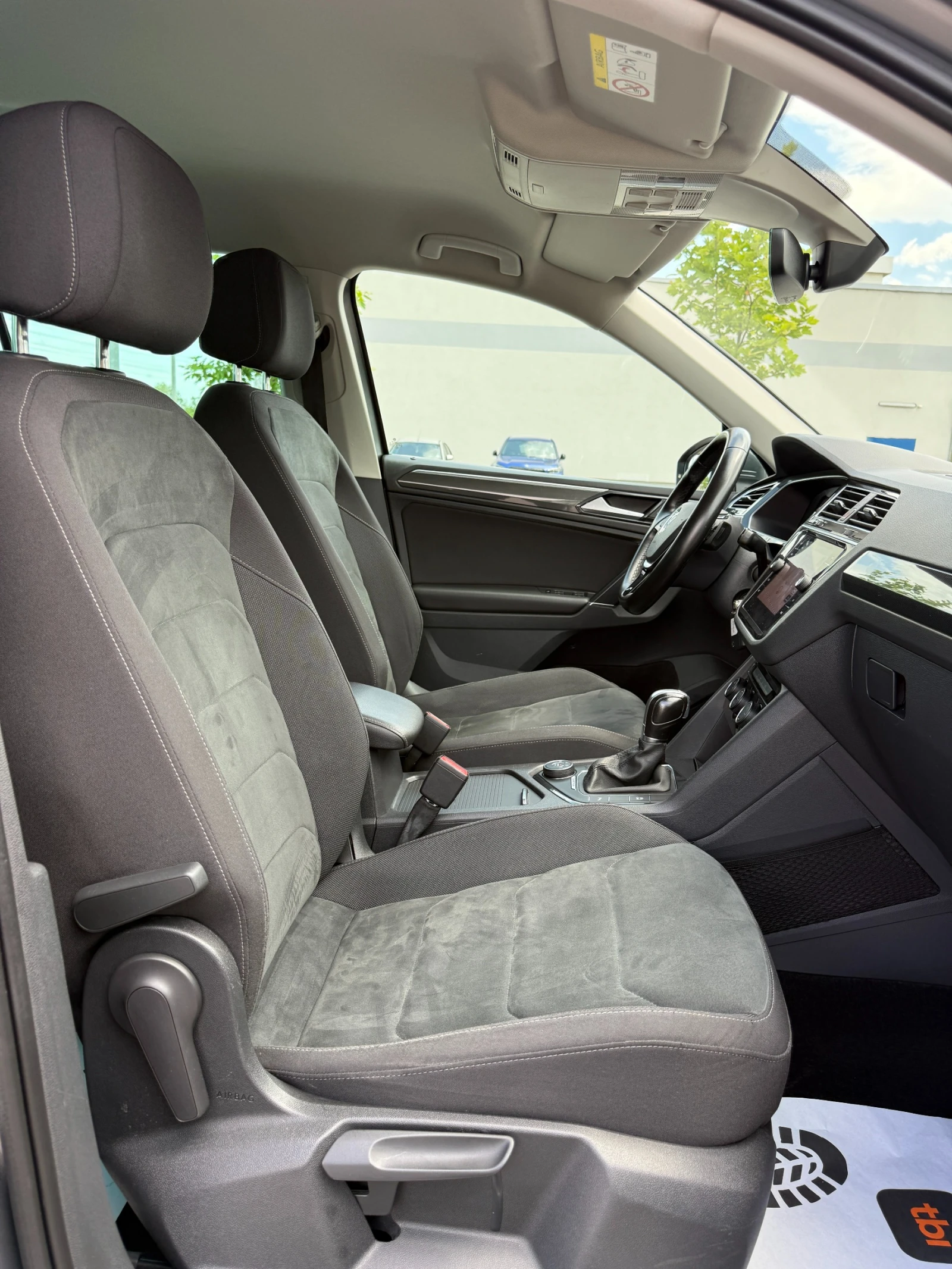 VW Tiguan 2.0 TDI* 4MOTION* DIGITAL* КАТО НОВА* , снимка 8 - Автомобили и джипове - 54740025