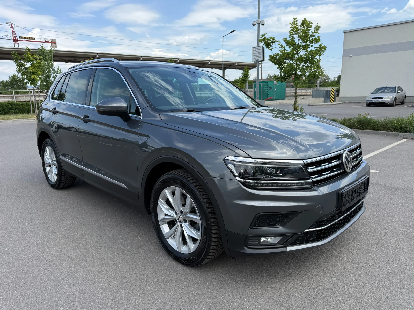 VW Tiguan 2.0 TDI* 4MOTION* DIGITAL* КАТО НОВА* , снимка 3 - Автомобили и джипове - 54740025