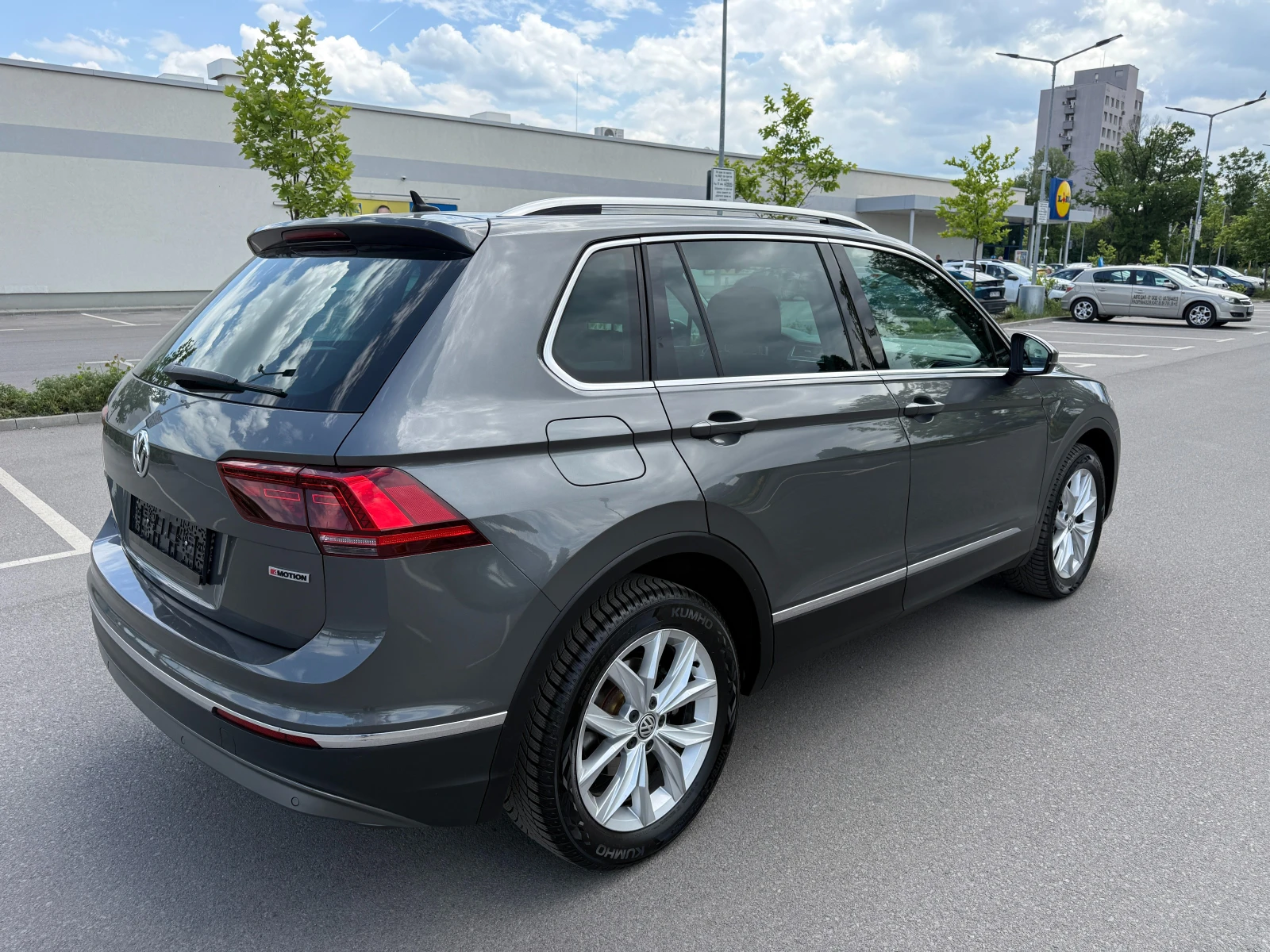 VW Tiguan 2.0 TDI* 4MOTION* DIGITAL* КАТО НОВА* , снимка 4 - Автомобили и джипове - 54740025