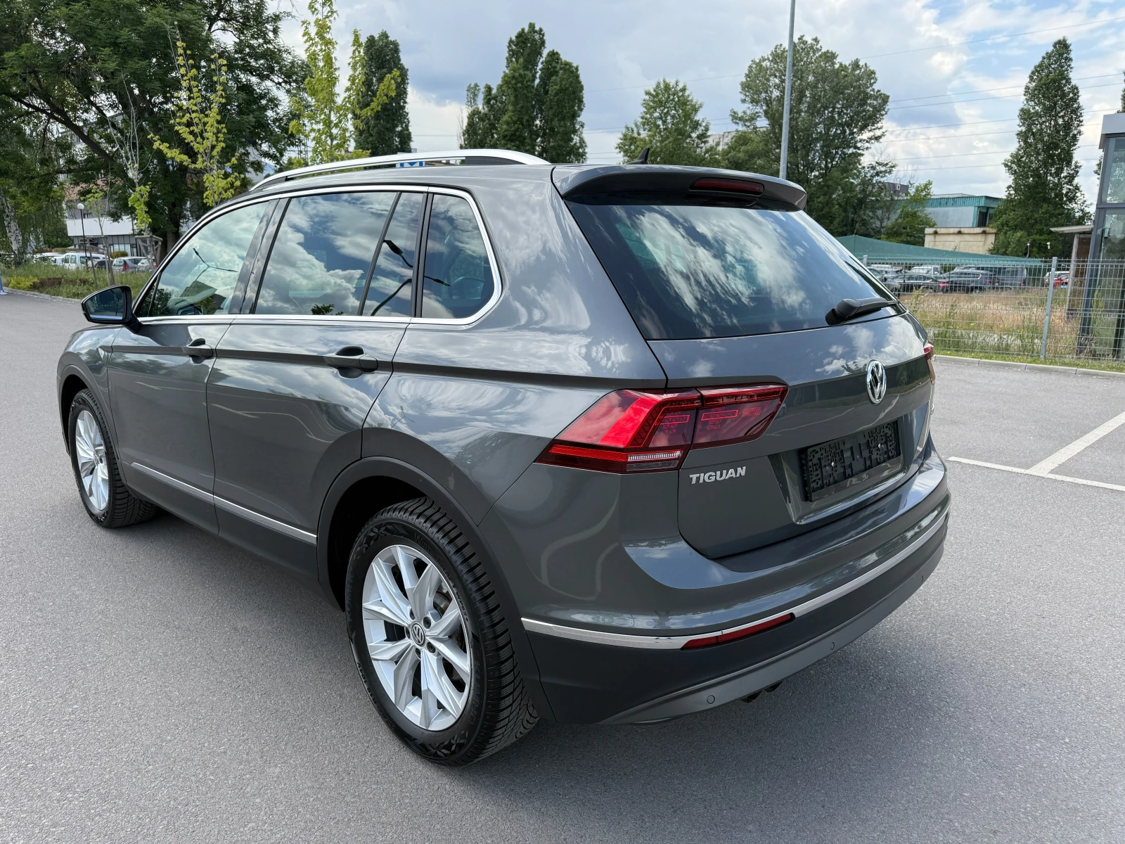 VW Tiguan 2.0 TDI* 4MOTION* DIGITAL* КАТО НОВА* , снимка 6 - Автомобили и джипове - 54740025