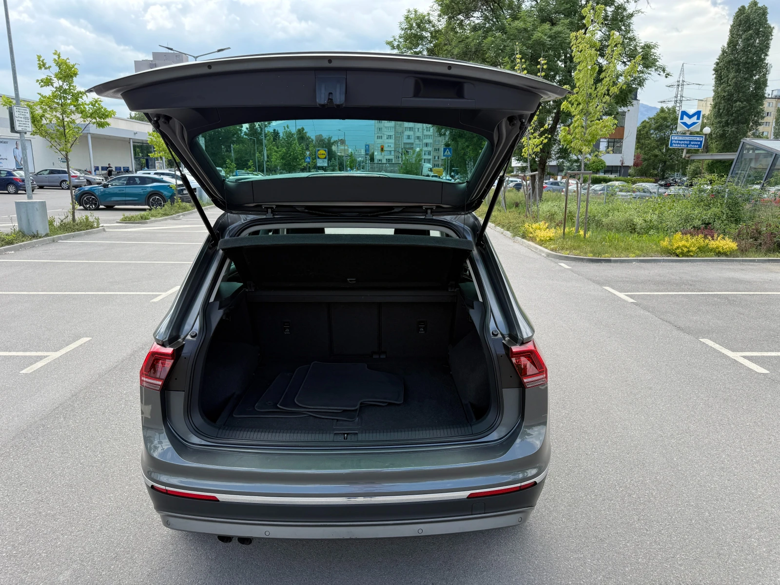 VW Tiguan 2.0 TDI* 4MOTION* DIGITAL* КАТО НОВА* , снимка 12 - Автомобили и джипове - 54740025