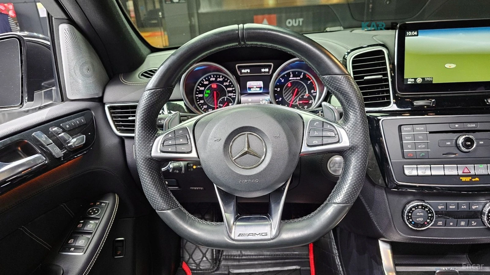 Mercedes-Benz GLE 63 AMG 4MATIC* КОЖА* ПОДГРЕВ* ОБДУХВ* BURMASTER* PANO* 36, снимка 13 - Автомобили и джипове - 55326223
