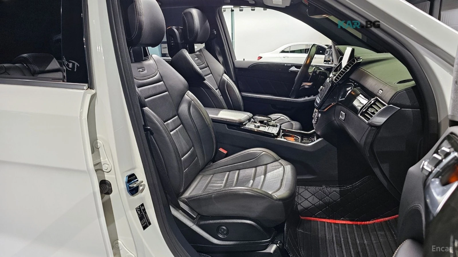 Mercedes-Benz GLE 63 AMG 4MATIC* КОЖА* ПОДГРЕВ* ОБДУХВ* BURMASTER* PANO* 36, снимка 10 - Автомобили и джипове - 55326223