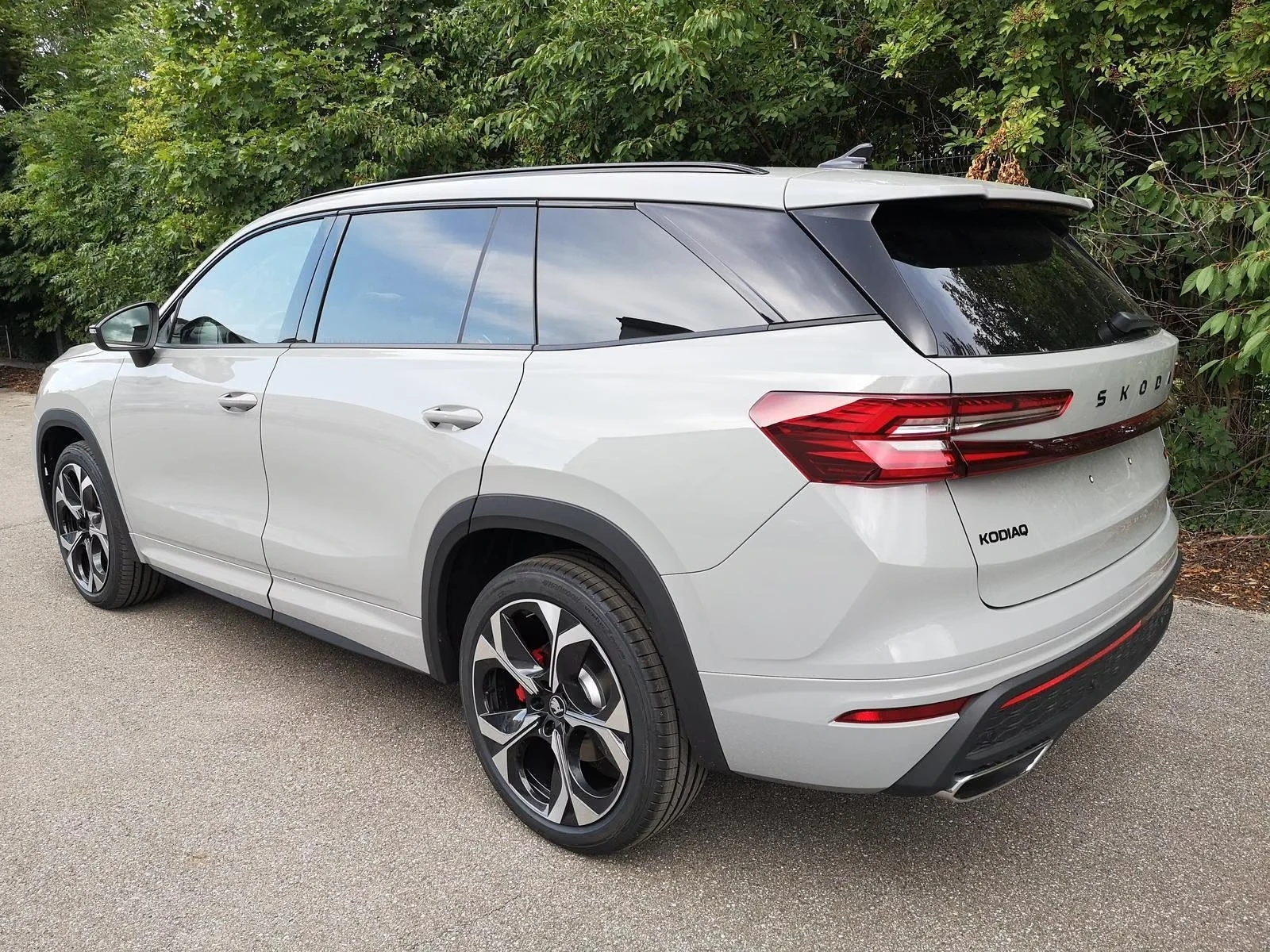 Skoda Kodiaq RS 2.0 TSI 4x4 CANTON MATRIX-LED CAMERA 7-МЕСТЕН , снимка 2 - Автомобили и джипове - 55607120