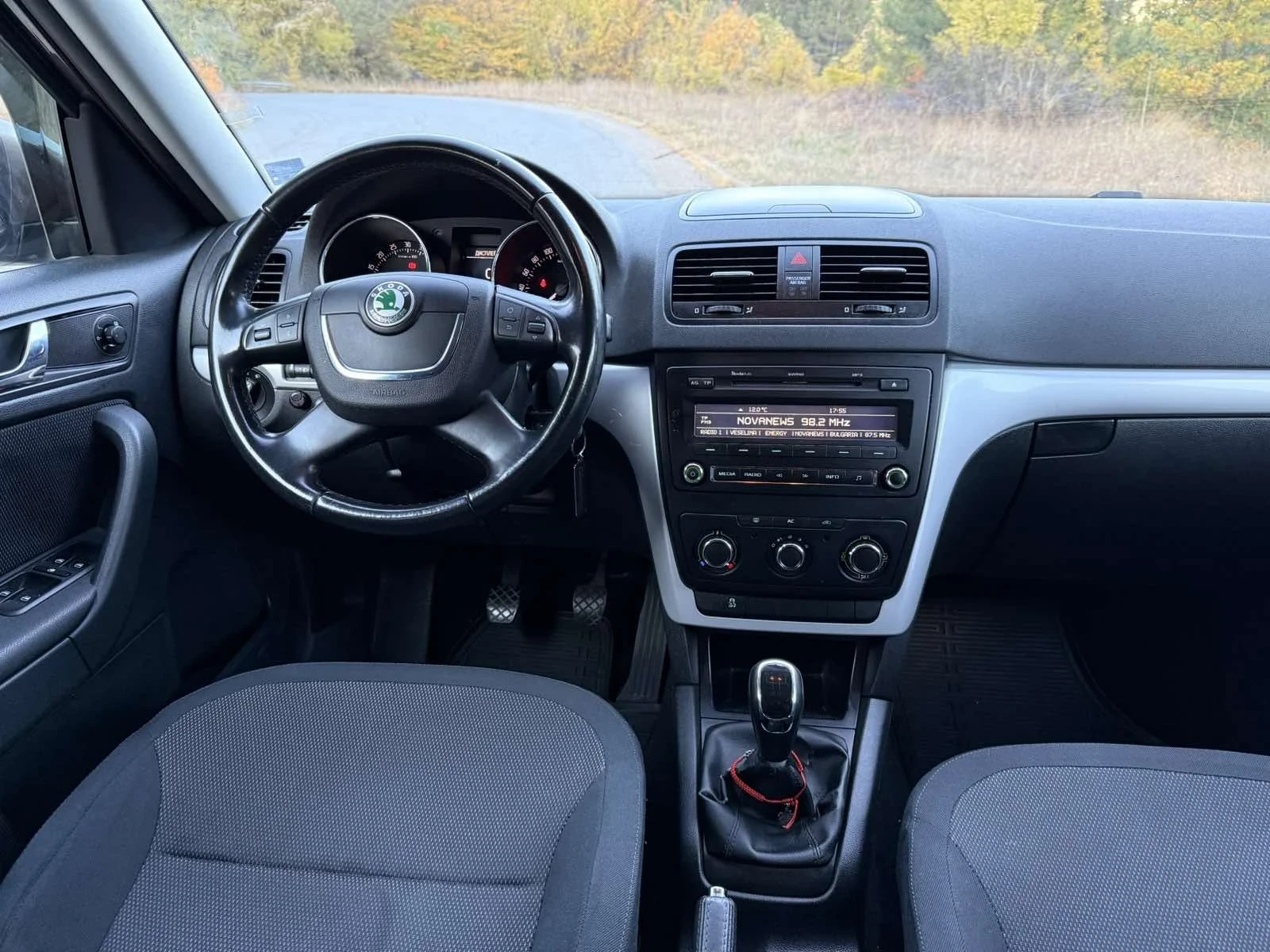Skoda Yeti 2.0 TDi, снимка 14 - Автомобили и джипове - 56662299