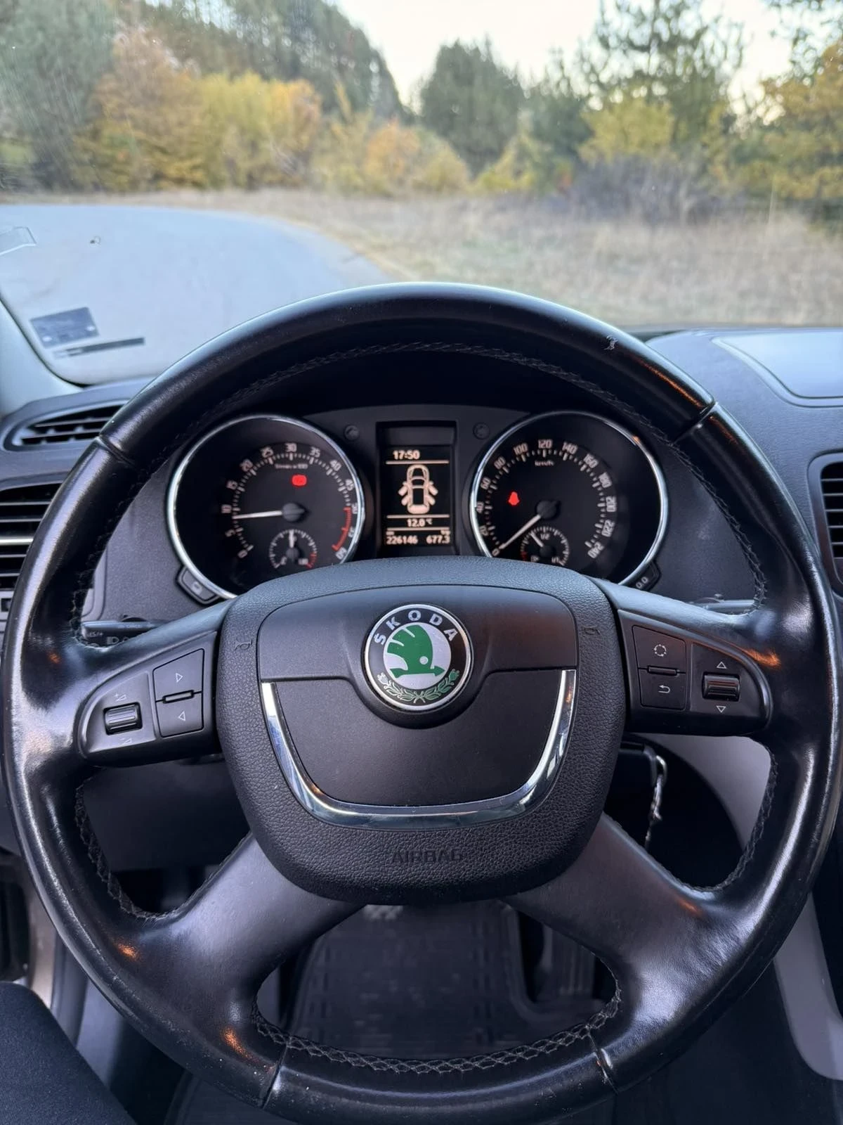 Skoda Yeti 2.0 TDi, снимка 7 - Автомобили и джипове - 56662299