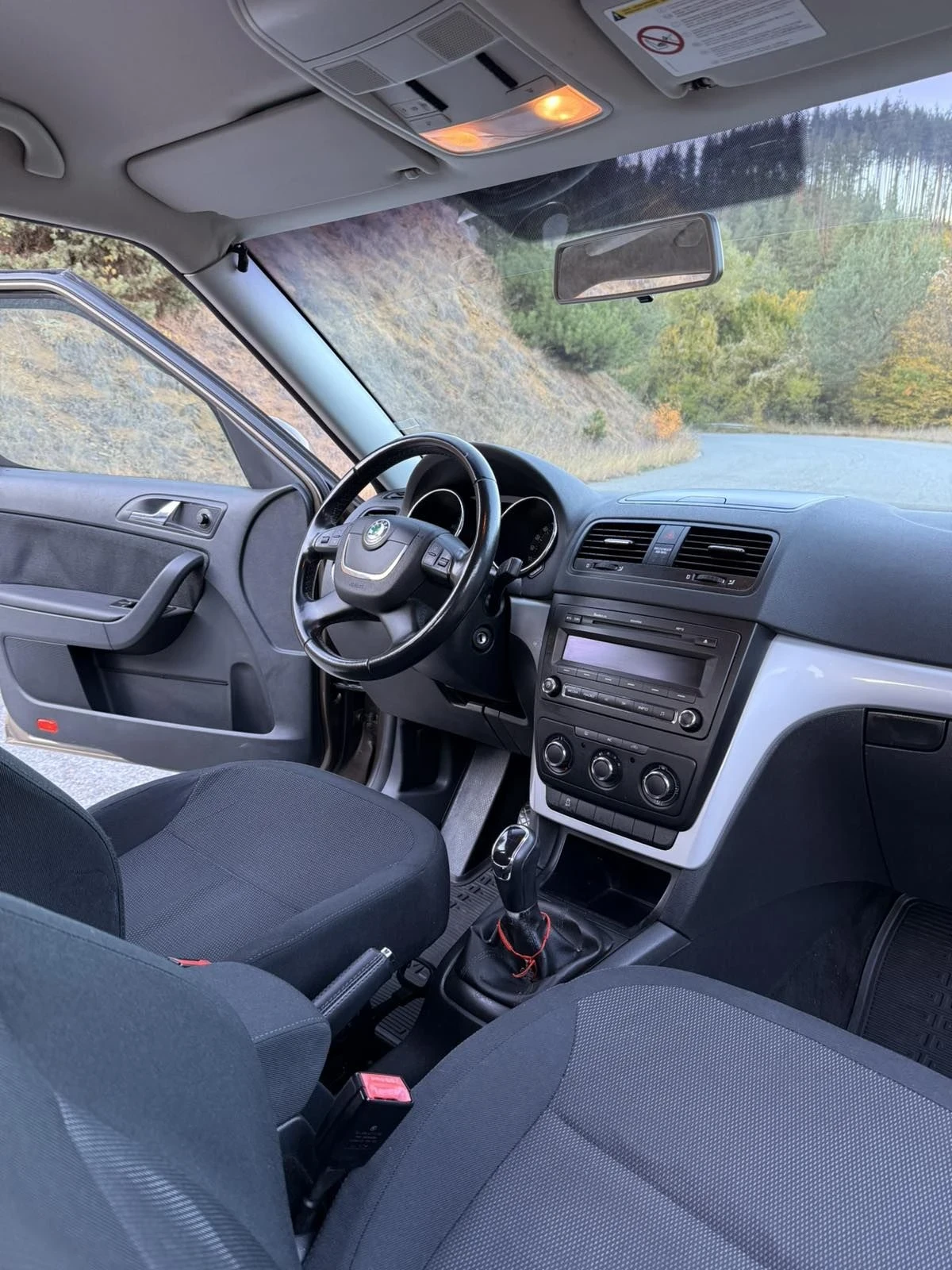 Skoda Yeti 2.0 TDi, снимка 17 - Автомобили и джипове - 56662299