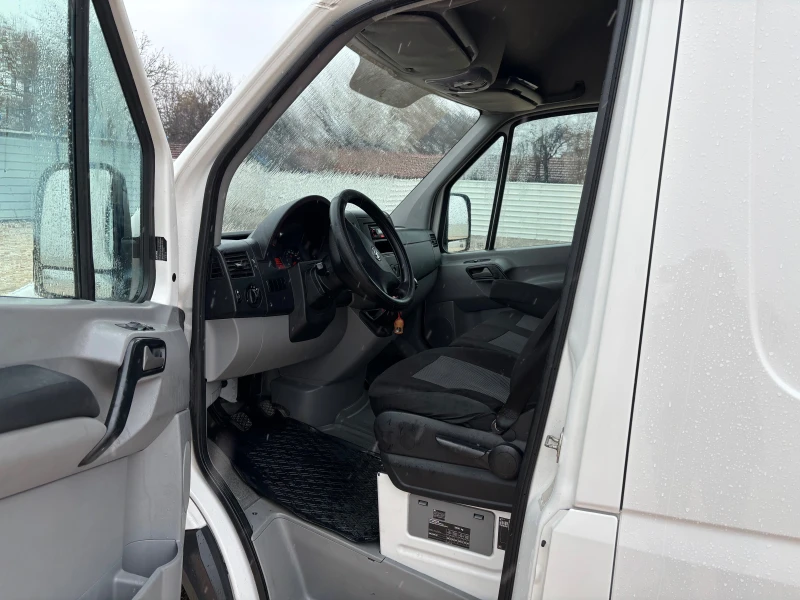 VW Crafter, снимка 4 - Бусове и автобуси - 48273792